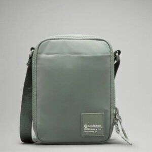 Lululemon Easy Access Crossbody Bag 1.5 Liter Olive